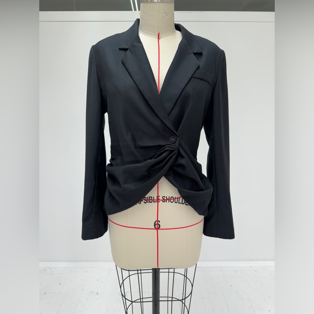 Like new subtle and simple jacket